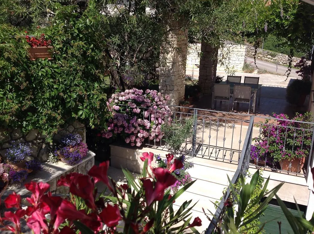 Apartments Villa Ina Brsec